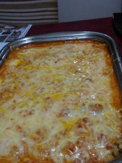 Una foto de Canelones de chancho con salsa rosa