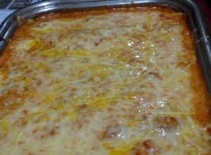 Una foto de Canelones de chancho con salsa rosa
