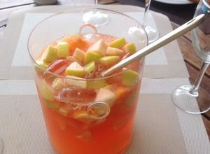 Una foto de Sangría de cava con Cointreau