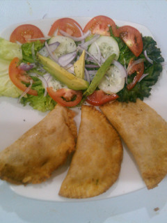 Una foto de Empanadas de guisado de camarón