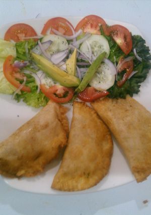 Una foto de Empanadas de guisado de camarón