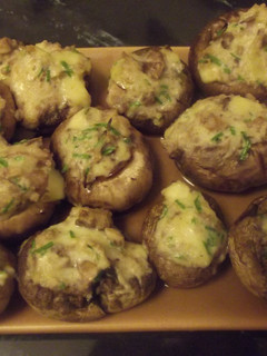 Una foto de Champiñones rellenos de queso crema y ciboulette