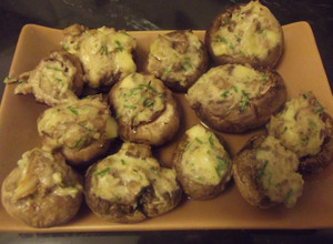 Una foto de Champiñones rellenos de queso crema y ciboulette