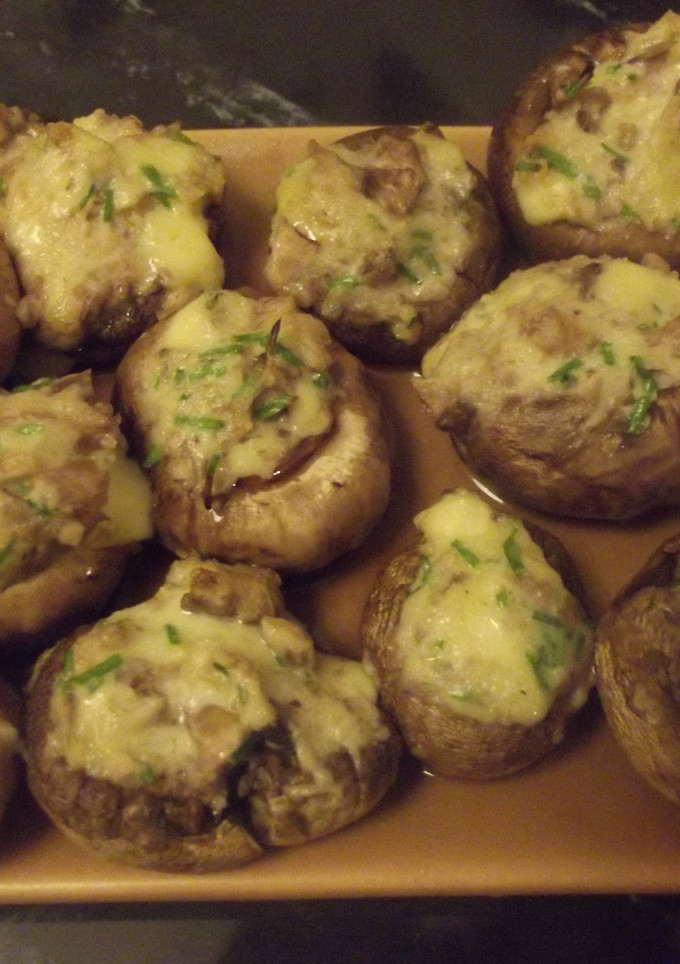 Una foto de Champiñones rellenos de queso crema y ciboulette