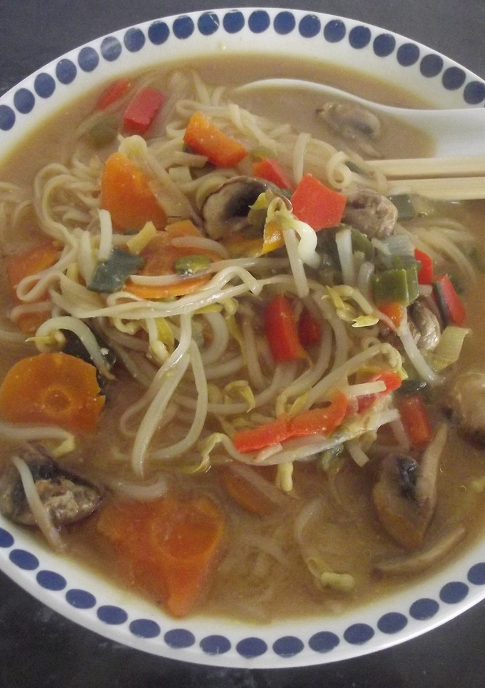Una foto de Sopa miso con noodles