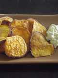Camote frito con salsa tártara