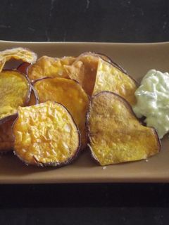 Una foto de Camote frito con salsa tártara