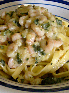 Una foto de Tallarines con gambas y calabacin (En blanco) o tagliatelle con gamberi e zucchine