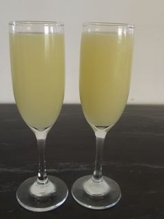 Una foto de Pisco Sour con Jengibre