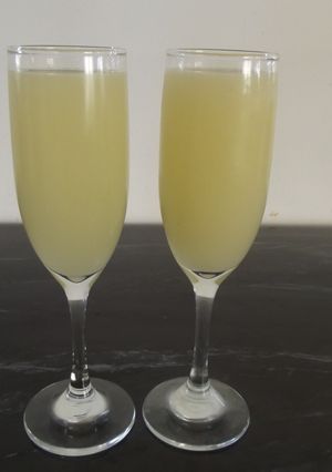 Una foto de Pisco Sour con Jengibre
