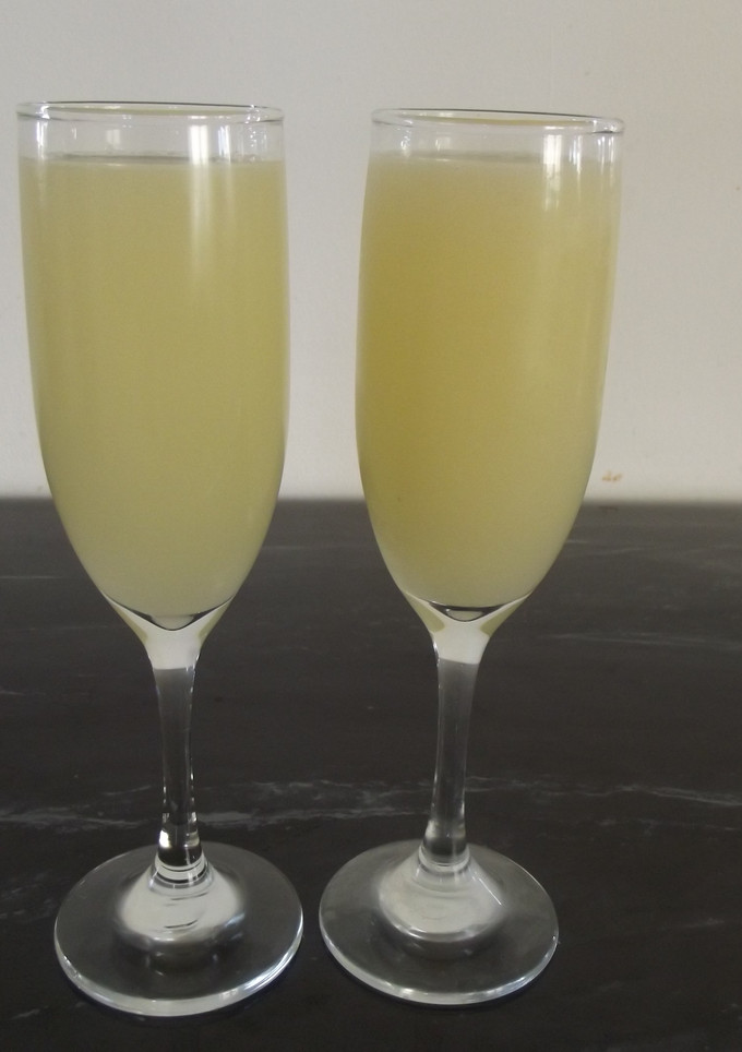 Una foto de Pisco Sour con Jengibre