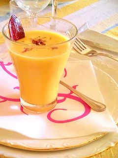 Una foto de Crema de calabaza con crujiente de jamón