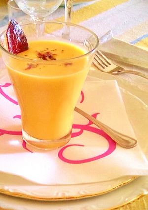 Una foto de Crema de calabaza con crujiente de jamón