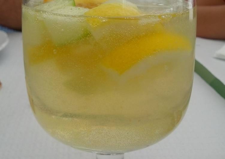 Sangria de vino blanco