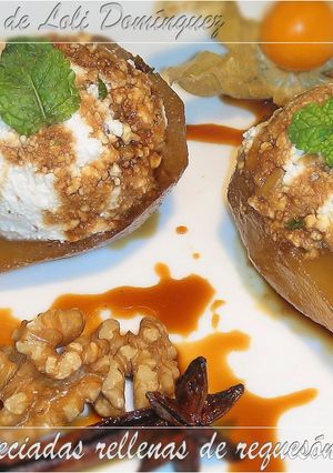 Una foto de Peras especiadas rellenas de requesón y nueces