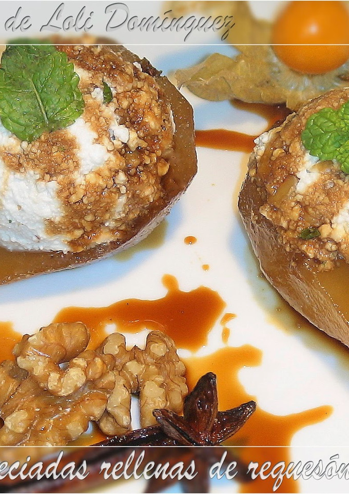 Una foto de Peras especiadas rellenas de requesón y nueces