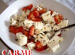 Foto principal de Dados de queso fresco y tomate al orégano