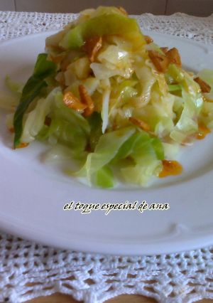 Una foto de Col con patatas y ajillos