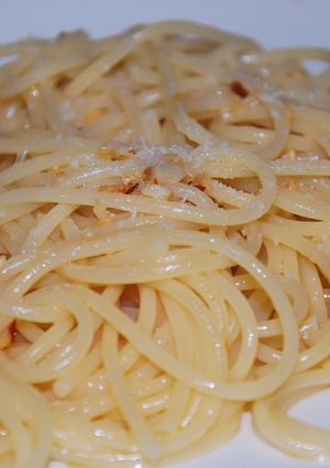 Una foto de Spaguetti aglio ( olio e peperoncino)