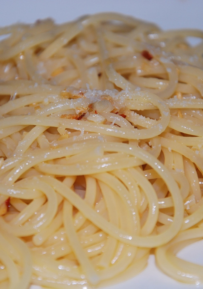 Una foto de Spaguetti aglio ( olio e peperoncino)