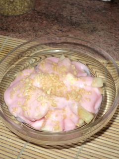 Una foto de Macedonia de frutas súperfácil con yogur y maní