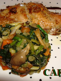 Una foto de Conejo asado con timbal de verduras