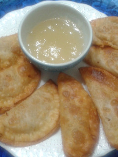 Una foto de Empanadillas de foie de pato trufado con mermelada de cava