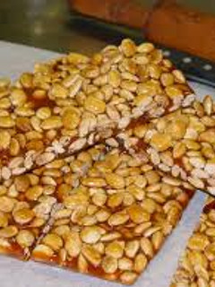 Una foto de Turrón de maní rico