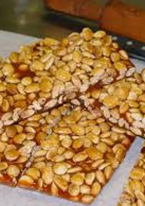 Una foto de Turrón de maní rico
