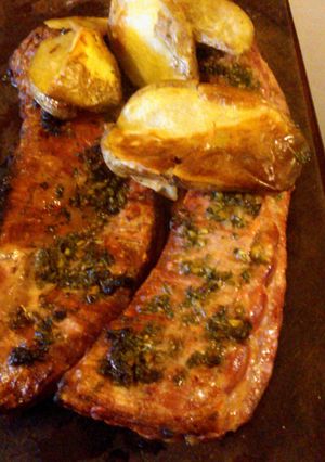 Una foto de Asado a la parrilla de manta de chancho provenzal