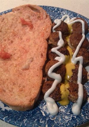 Una foto de Pan tomate amb frankfurt en forma de seta