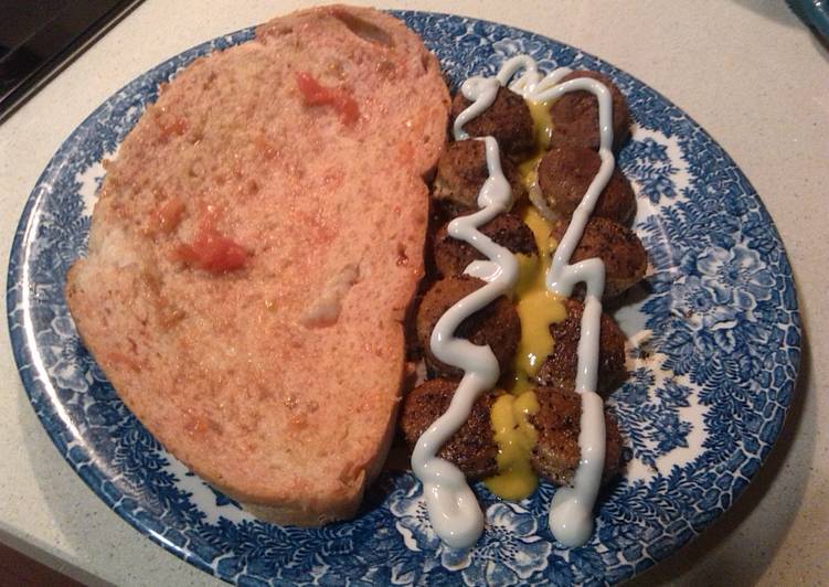 Pan tomate amb frankfurt en forma de seta