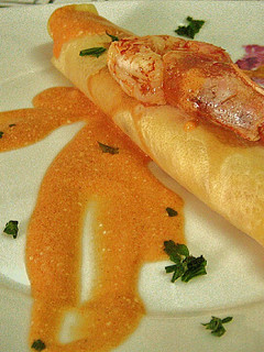Una foto de Crepes rellenos de gambas