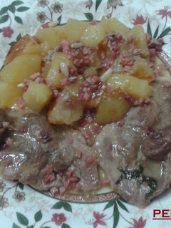 Una foto de Chuletas de cerdo con vino semi dulce de Cartagena