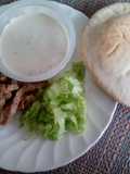 Gyros con salsa de yogur