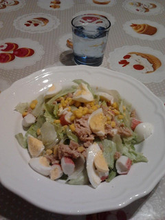 Una foto de Ensalada atún y boca de mar