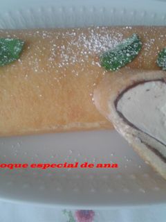 Una foto de Rollo artico relleno de helado y nutella