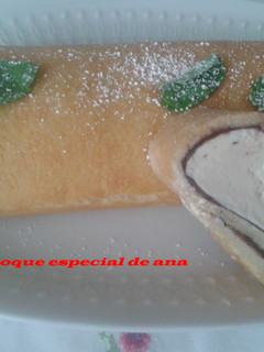 Una foto de Rollo artico relleno de helado y nutella