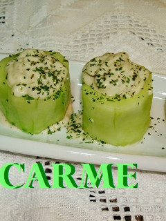 Una foto de Tubos de pepino rellenos de paté de champiñones