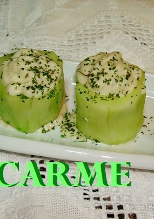 Una foto de Tubos de pepino rellenos de paté de champiñones