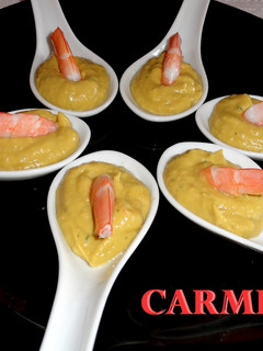 Una foto de Cucharitas de guacamole y langostino