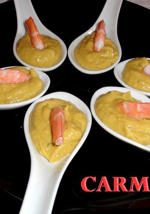 Una foto de Cucharitas de guacamole y langostino
