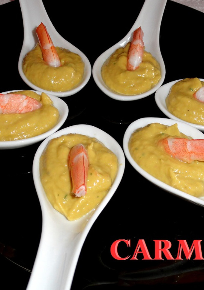 Una foto de Cucharitas de guacamole y langostino