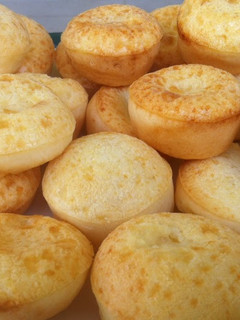 Una foto de Pão de queijo rápidos