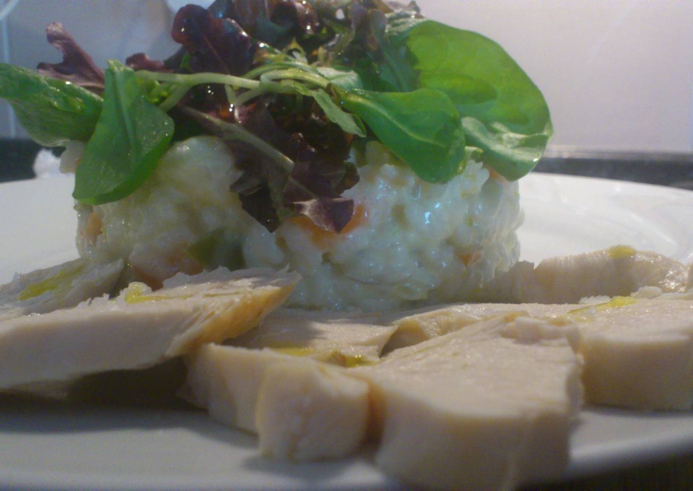 Ensalada de arroz, verduras y pollo<br />