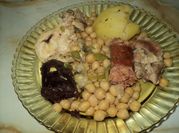 Una foto de garbanzos con chuleta