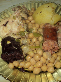 Una foto de Cocido de garbanzos al estilo de mi madre