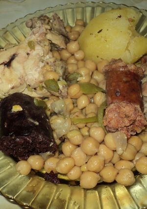 Una foto de Cocido de garbanzos al estilo de mi madre