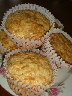 Una foto de Muffins de avena, pasas y manzana