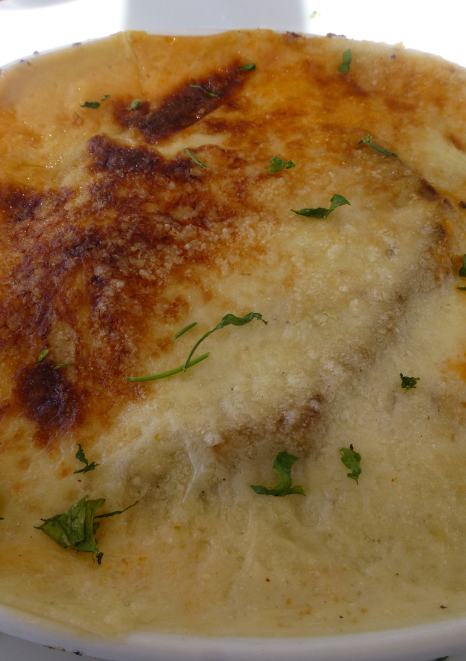 Una foto de Moussaka auténtica griega